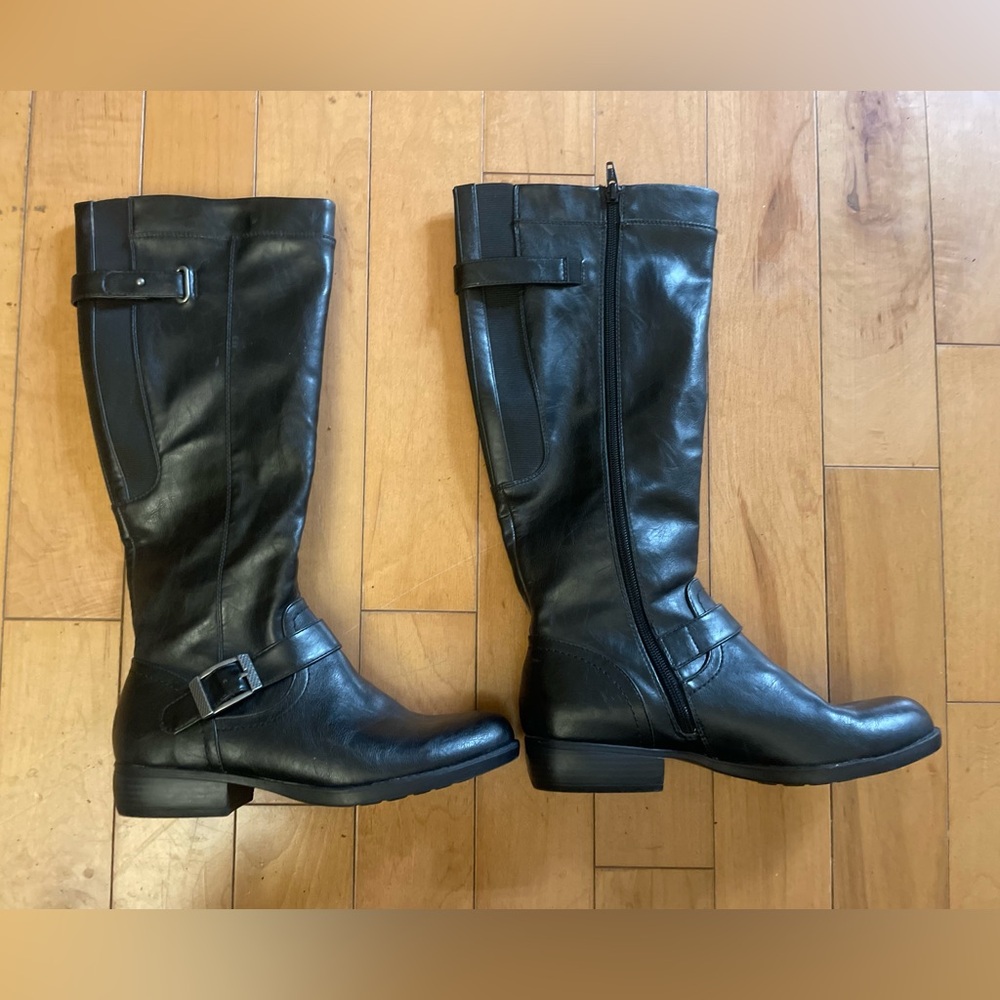 Black Knee-High Books Size 8